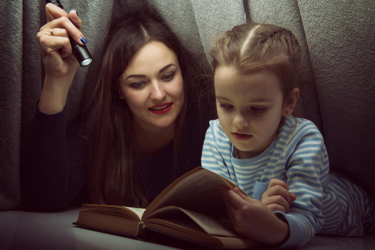 Почему детям нужно читать сказки?