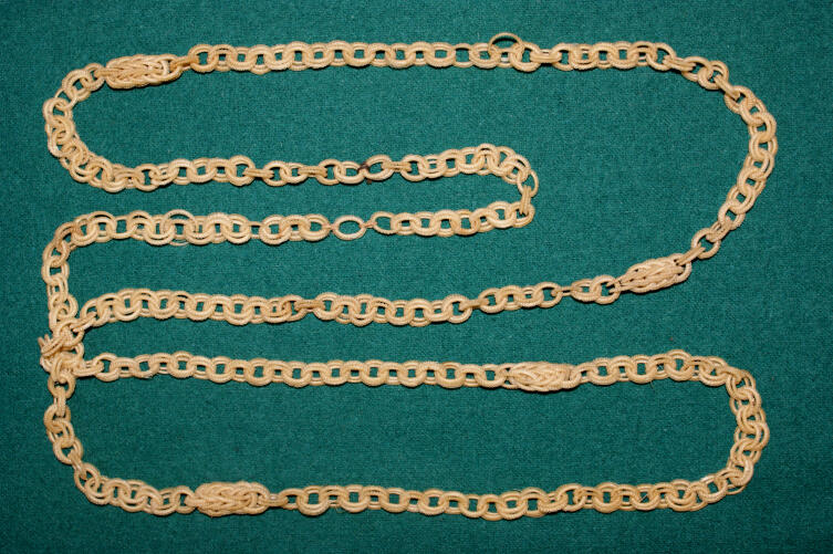 Тайна реликвии: зачем декабрист Повало-Швейковский плёл цепочку из конского волоса?