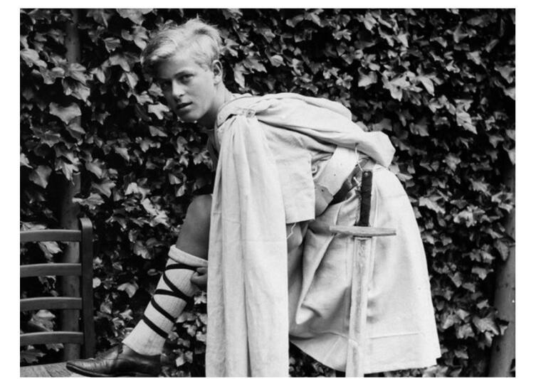 Юный Филипп — принц Датский и Греческий в изгнании Юный Филипп — принц Датский и Греческий в изгнании