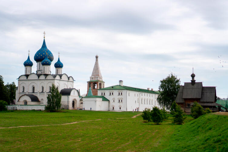 Собор Рождества Пресвятой Богородицы и соборная колокольня 