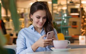 Где приобрести телефон, находясь в Латвии?