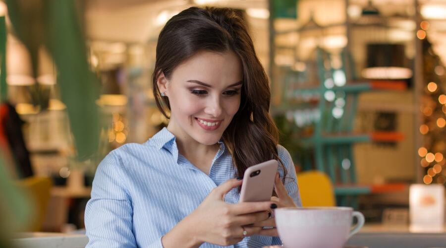 Где приобрести телефон, находясь в Латвии?