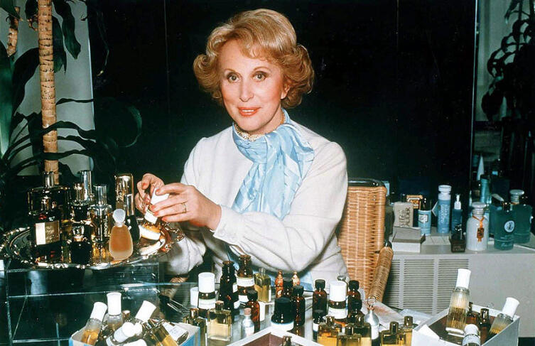 Эсте Лаудер со своей косметикой Эсте Лаудер со своей косметикой