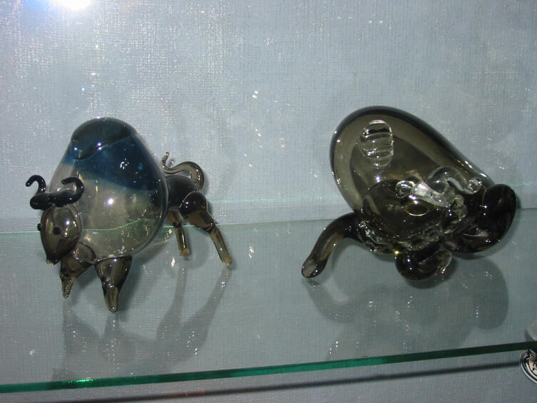 Российские фигурки быков