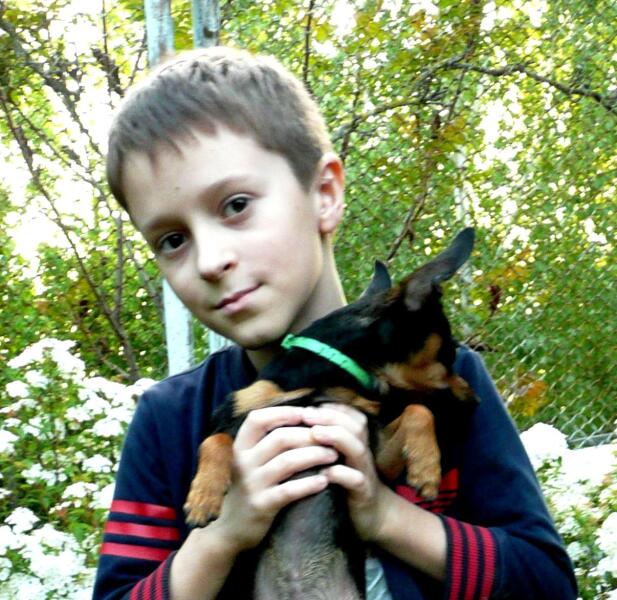 Федя (8 лет) — сосед по даче, ставший нам с супругой внучком. Фото 2020 г.