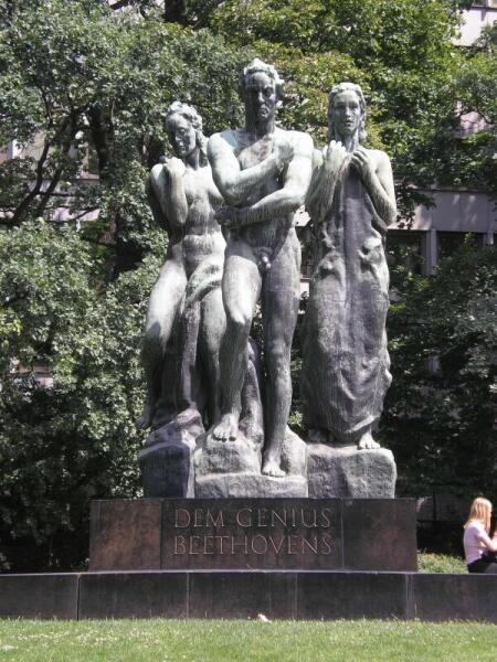 Монумент, посвященный Бетховену, во Франкфурте-на-Майне Монумент, посвященный Бетховену, во Франкфурте-на-Майне