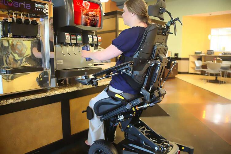 Инвалидные коляски с вертикализатором: плюсы, минусы, особенности