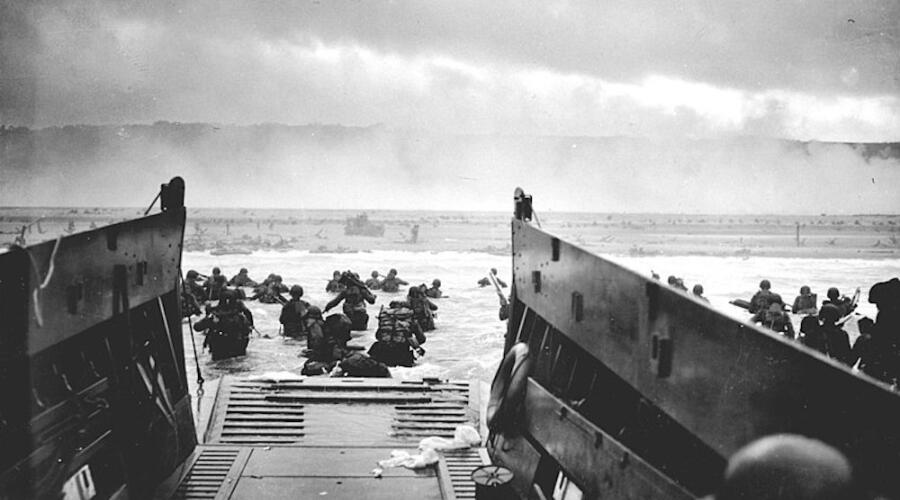 Высадка войск американской 1-й пехотной дивизии. Пляж «Омаха». Утро 6 июня 1944 г.