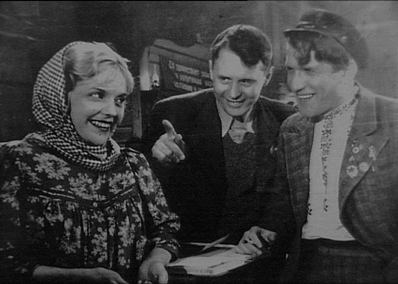 Марина Ладынина, Иван Пырьев (по центру) и Николай Крючков 