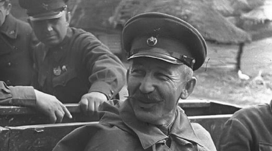 Гвардии генерал-лейтенант П.А. Белов с офицерами штаба, 28.06.1942 г.