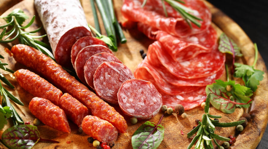 Как правильно выбрать копченую колбасу?