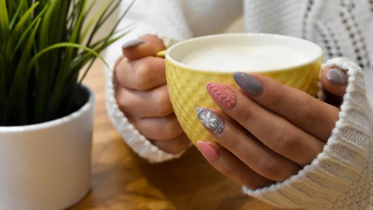 Что надо знать, выбирая лампу для маникюра?