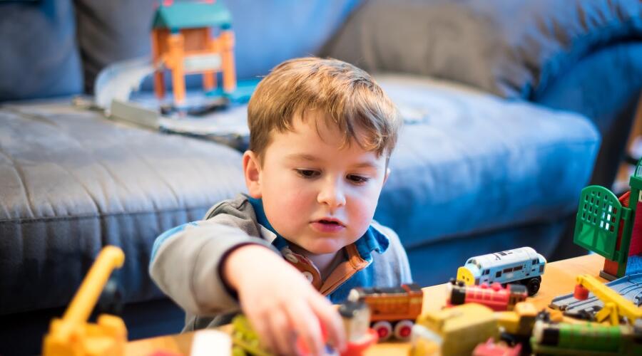 На что обратить внимание при выборе игрушки для ребенка?
