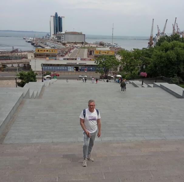 Почему Одесса — неидельной формы «жемчужина у моря»? Почему Одесса — неидельной формы «жемчужина у моря»?