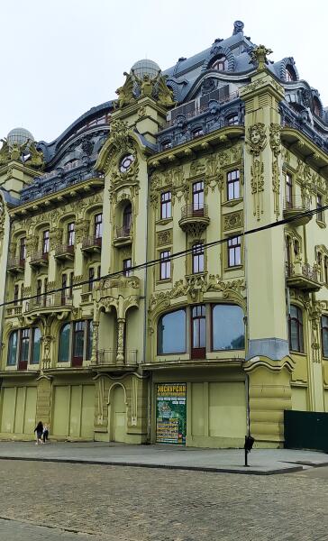 Почему Одесса — неидельной формы «жемчужина у моря»? Почему Одесса — неидельной формы «жемчужина у моря»?