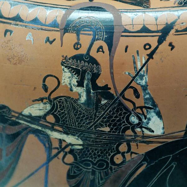 Аттическая чернофигурная гидрия, изображающая Афину в эгиде. Подписано гончаром Памфеем и художником Евфилетом около 540 года до н. э. Кабинет врачей, БНФ