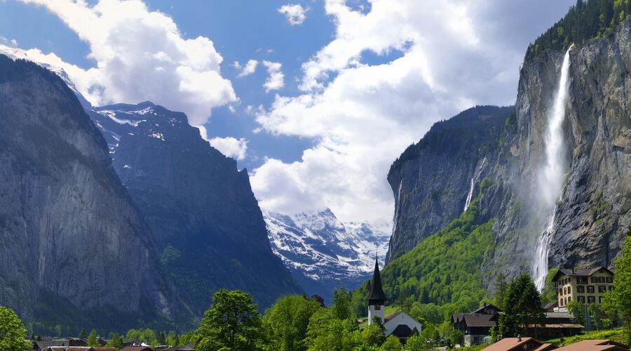 Водопад Штауббах расположен вблизи города Лаутербруннен в кантоне Берн, Швейцария