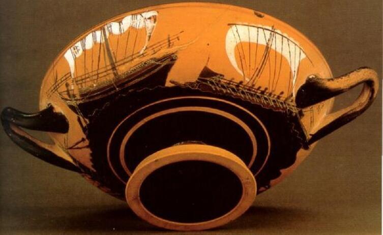 Боевой и торговый парусники. Афинская ваза, ок. 515 г. до н.э.