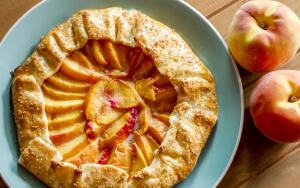 Как приготовить вкусный пирог с персиками?