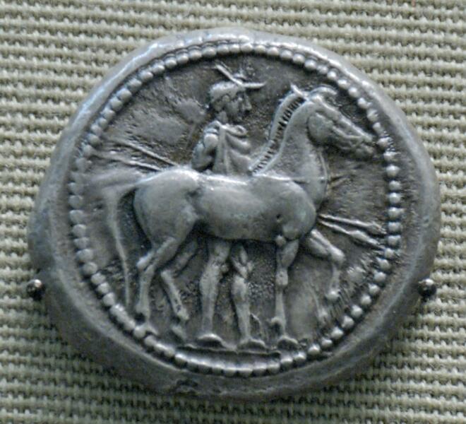 На серебряной октадрахме &mdash; Рес, фракийский царь и герой (родился и жил до и во времена Троянской войны) со своим конем, монета отчеканена во время правления македонского царя Александра I, ок. 480 г. до н. э.