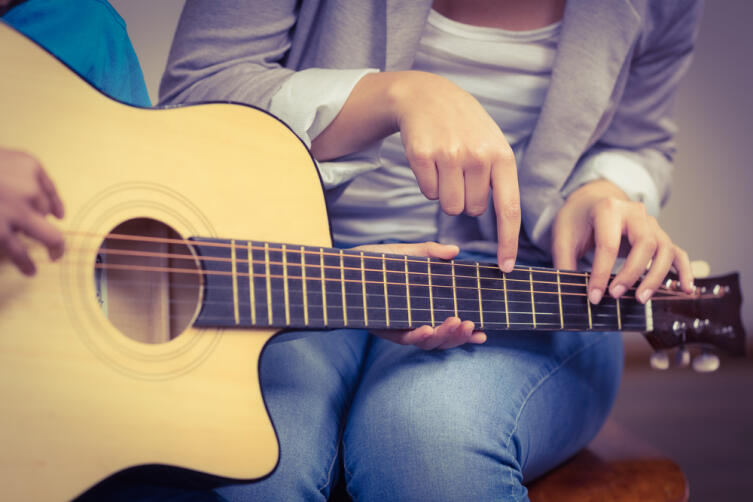 Как быстро научиться играть на гитаре?