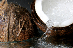 ...Когда в продаже появились сами кокосы, коричневые и волосатые, я растерялась – что с ними делать?