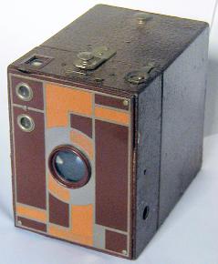 Kodak Brownie — один из наиболее известных продуктов Kodak Kodak Brownie — один из наиболее известных продуктов Kodak
