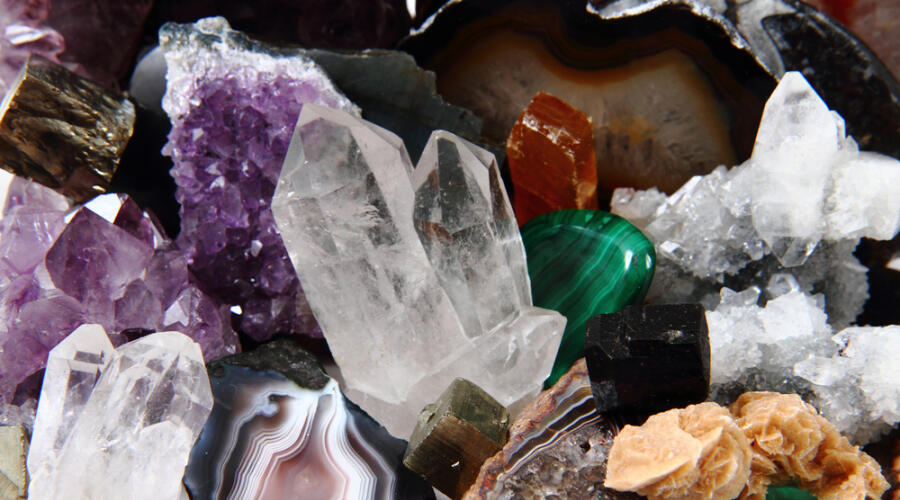 Какие драгоценные и полудрагоценные камни помогут стать богаче?