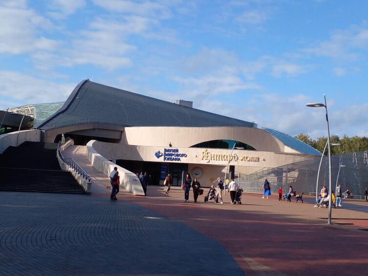 Янтарь холл