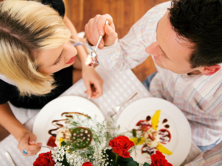 Как устроить романтический ужин для дамы?