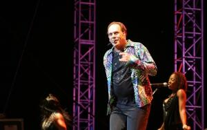 Секси-песни 1970-х. В какой песне поют «аха-аха», а в какой — «уа-уа»?