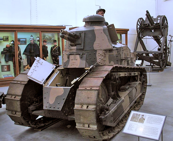 Пушечный Renault FT в Музее армии в Брюсселе