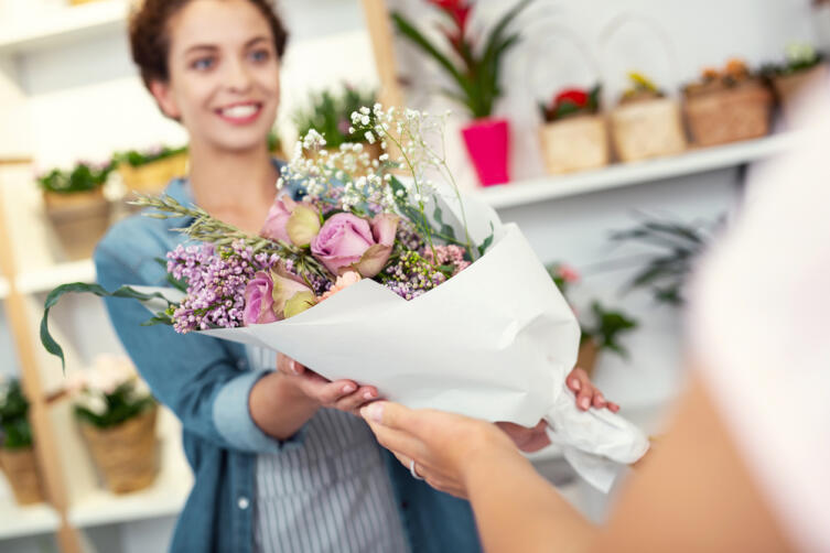 Какие цветы нельзя дарить женщине?