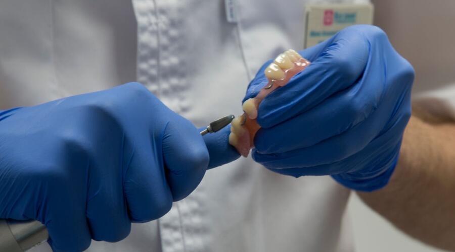 Виды протезирования зубов и их особенности: выбираем качественный протез