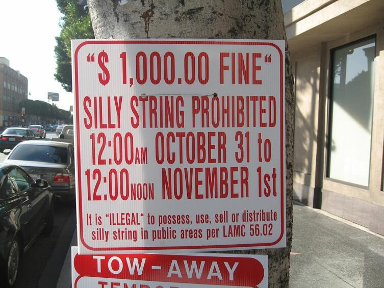 С 12 часов дня 31 октября до 12 дня 1 ноября в Голливуде запрещено продавать аэрозольный серпантин
