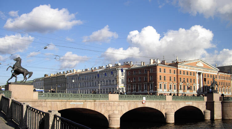 Вид на мост со стороны Аничкова дворца