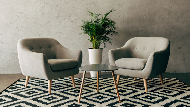 Сколько имён у журнального столика?