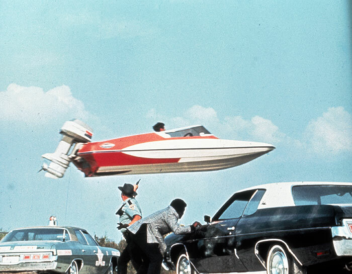 Кадр из к/ф «Живи и дай умереть», 1973 г.