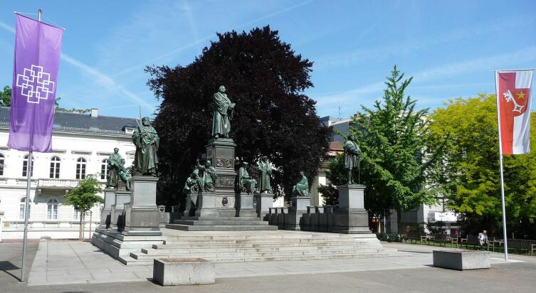 Мемориал Мартина Лютера в  г. Вормс, земля Рейнланд-Пфальц, Германия