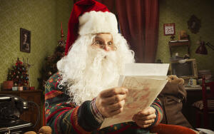 Дед Мороз обязательно ответит, если к письму приложить рисунок или стишок, ведь дедуля тоже любит подарки и внимание.