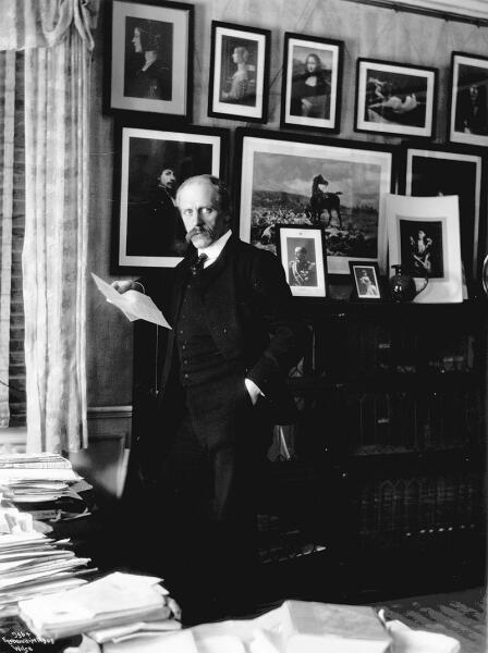 Нансен в своём кабинете в «Пульхёгде», 1909 г.