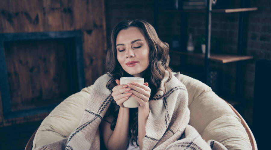 Как создать себе новогоднее настроение без гирлянд и ёлок? Слушаем музыку, смотрим фильмы, читаем книги