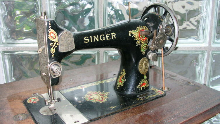 Кто такой Зингер и почему его именем названа швейная машинка?