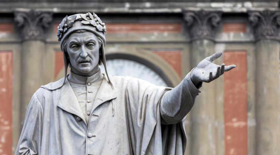Статуя Данте Алигьери в Неаполе, Италия