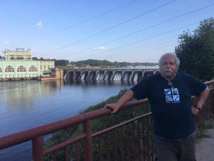 А плотину большую и не надо сооружать. Вот, типа этой Волховской хватит