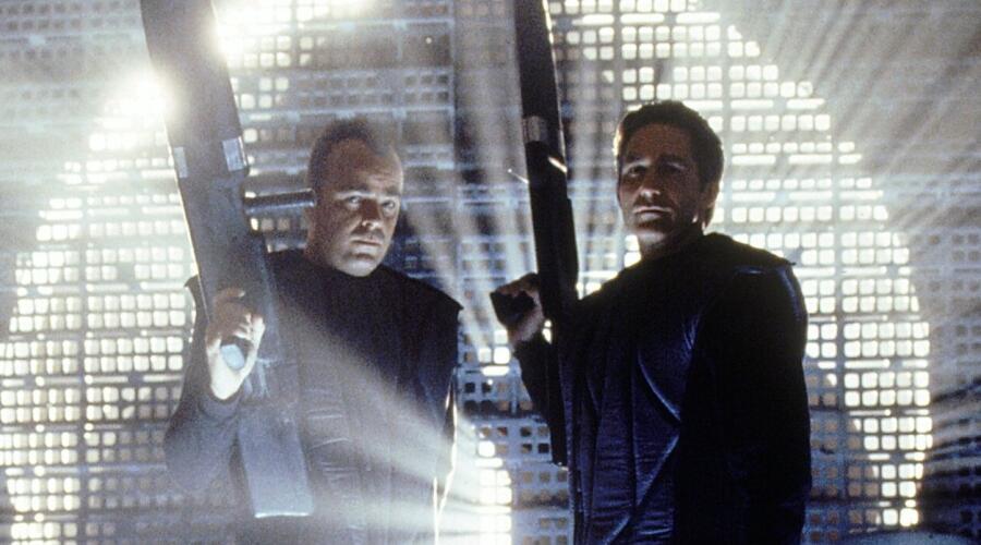 Кадр из т/с «Вавилон 5», 1993-1998 гг.<br />
