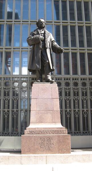 Памятник Колнелиусу Вандербильту на Центральном вокзале в Нью-Йорке.