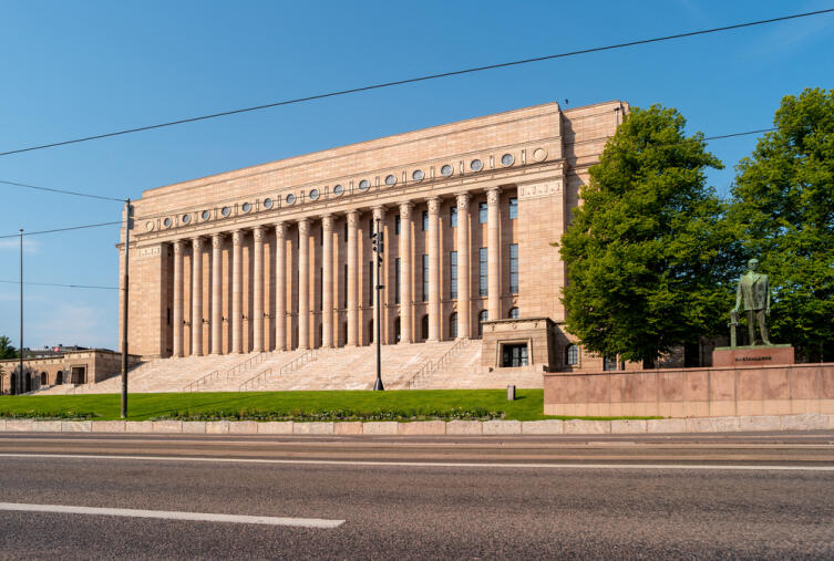Здание парламента в Хельсинки