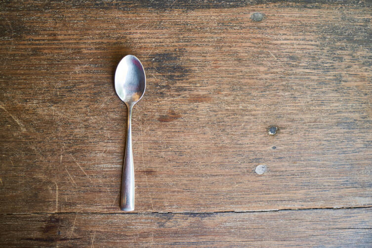 Народные приметы. Что означает упавшая ложка?