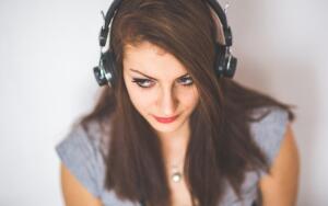 Этично ли слушать песни бесплатно?